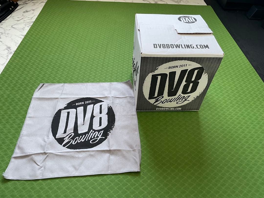 DV8 TROUBLE MAKER PEARL ボウリングボール