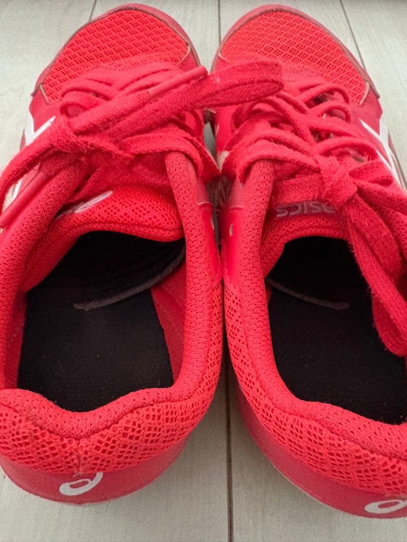 ASICS スパイクシューズ レッド