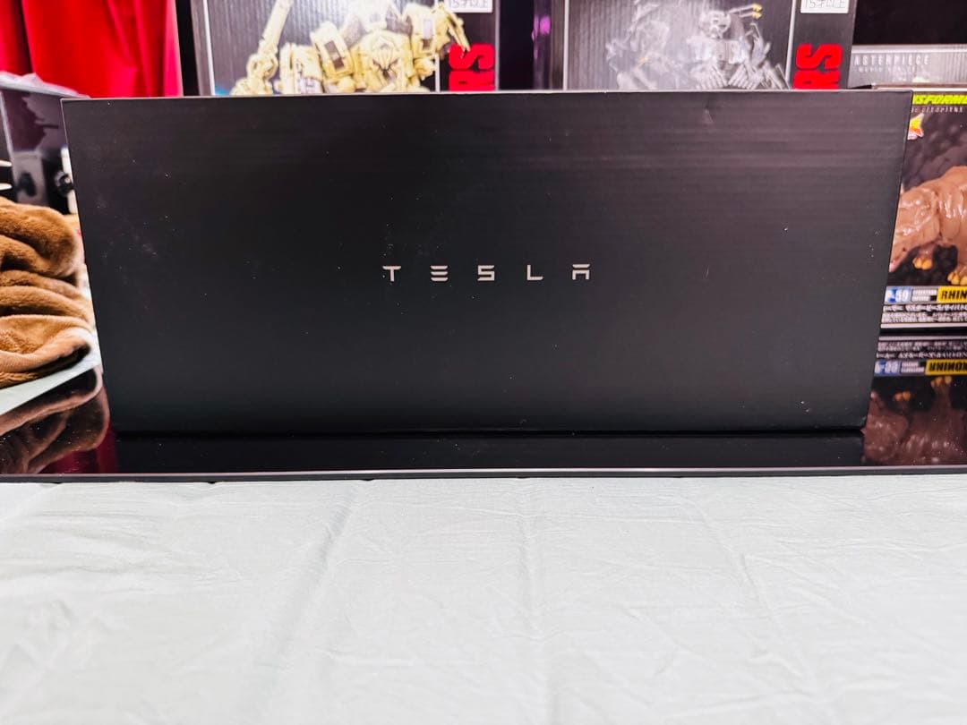 テスラ Tesla Cybertruck 1:18スケール ダイキャスト 新品