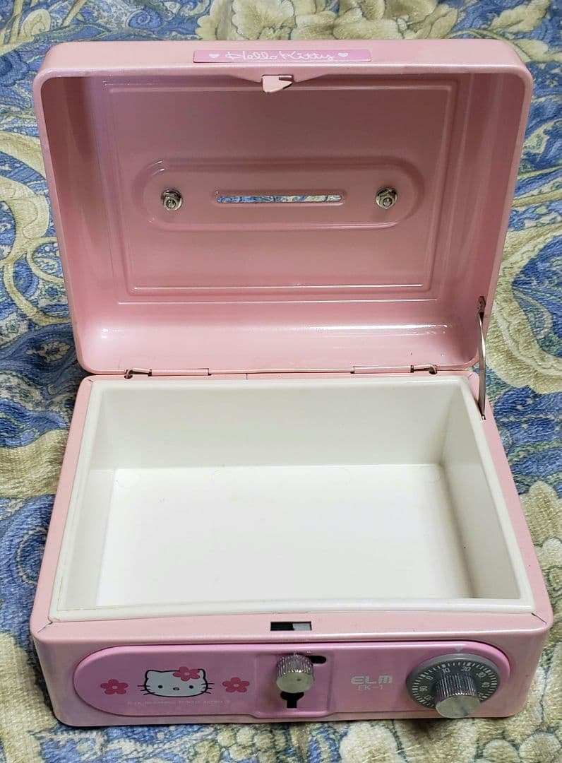 キティちゃん　金庫　プラスチックケース　カギ二本　ロック番号　付き