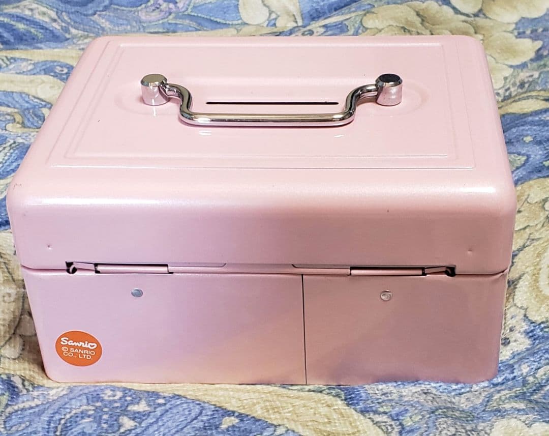 キティちゃん　金庫　プラスチックケース　カギ二本　ロック番号　付き