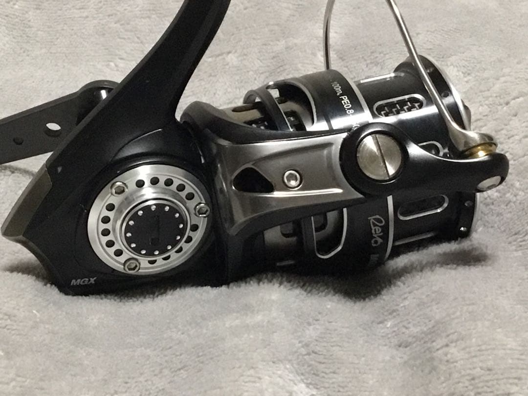 極美品　ABU Revo MGX 2500S