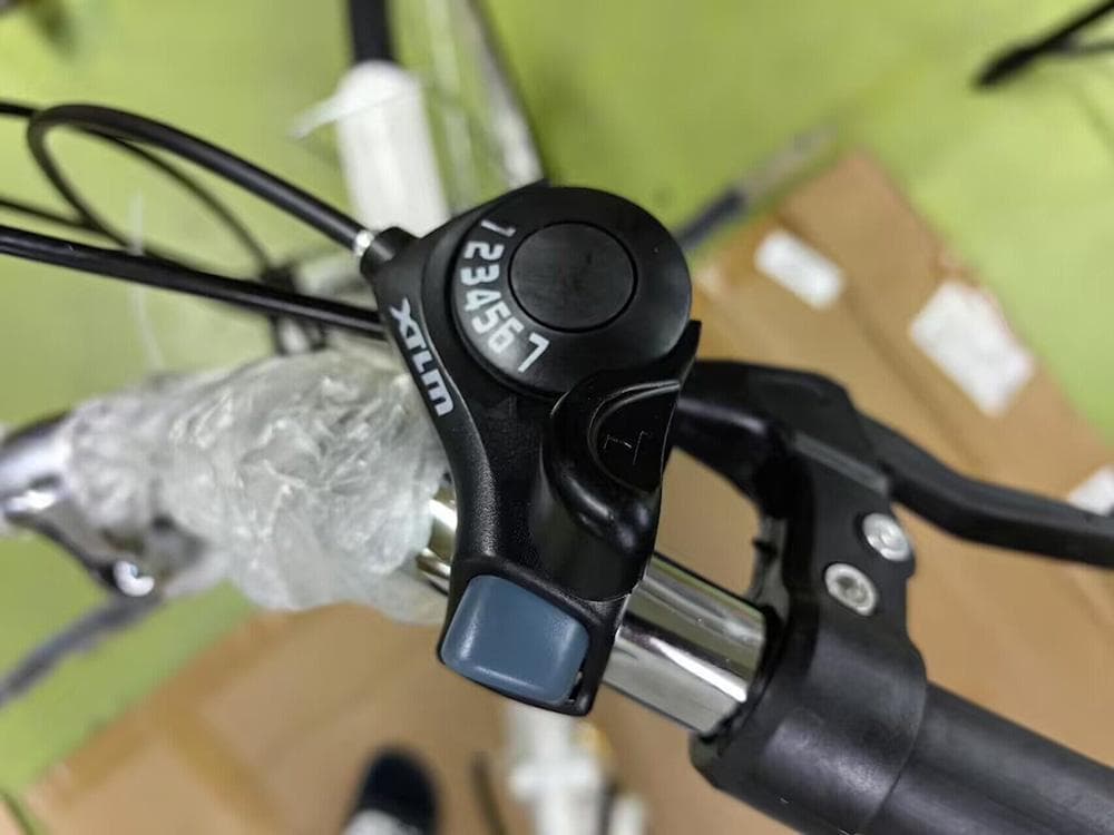 在庫処分 折りたたみ自転車 6段変速２６インチ ミニベロ ママチャリカゴ付【白