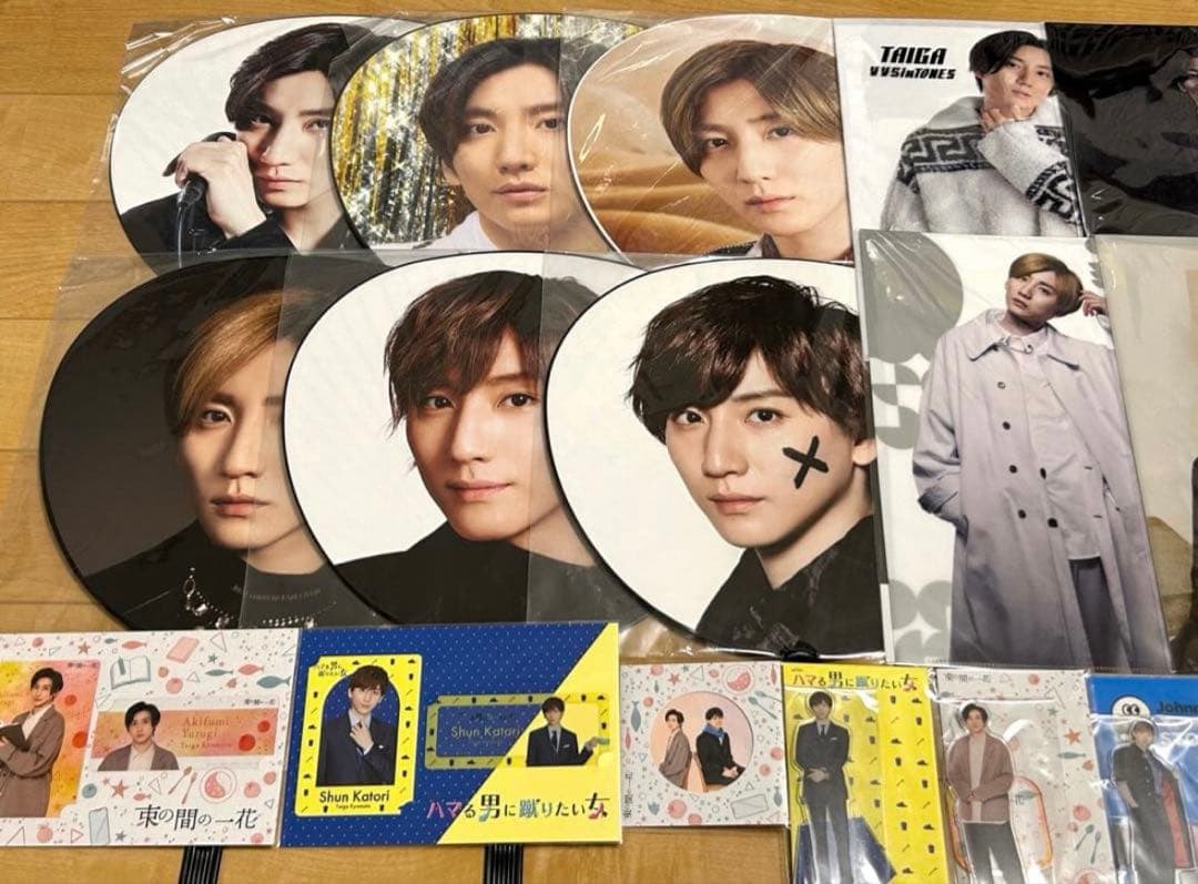 SixTONES 京本大我 うちわ ＆ アクスタ ＆ 缶バッジ 他 24点セット