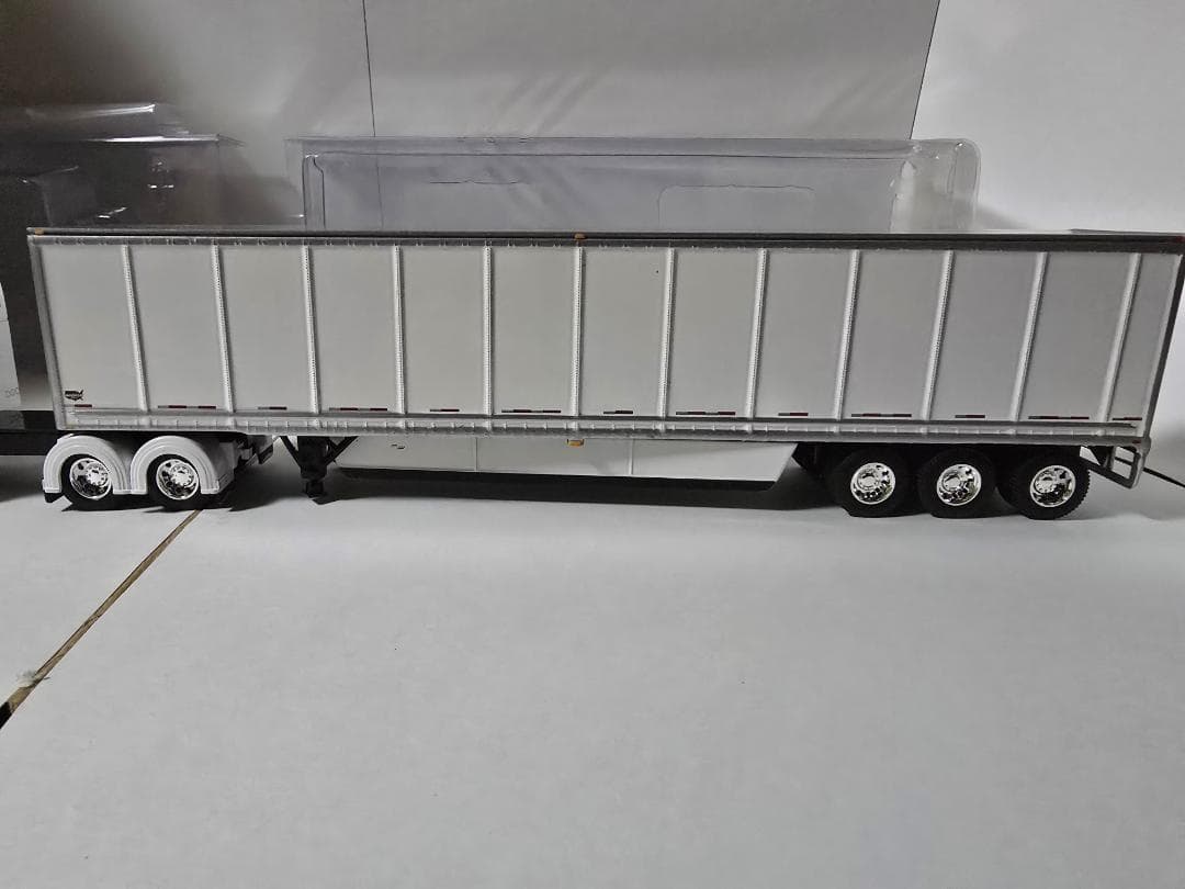 DCP ダイキャストプロモーション 1/64 PETERBILT 389 白