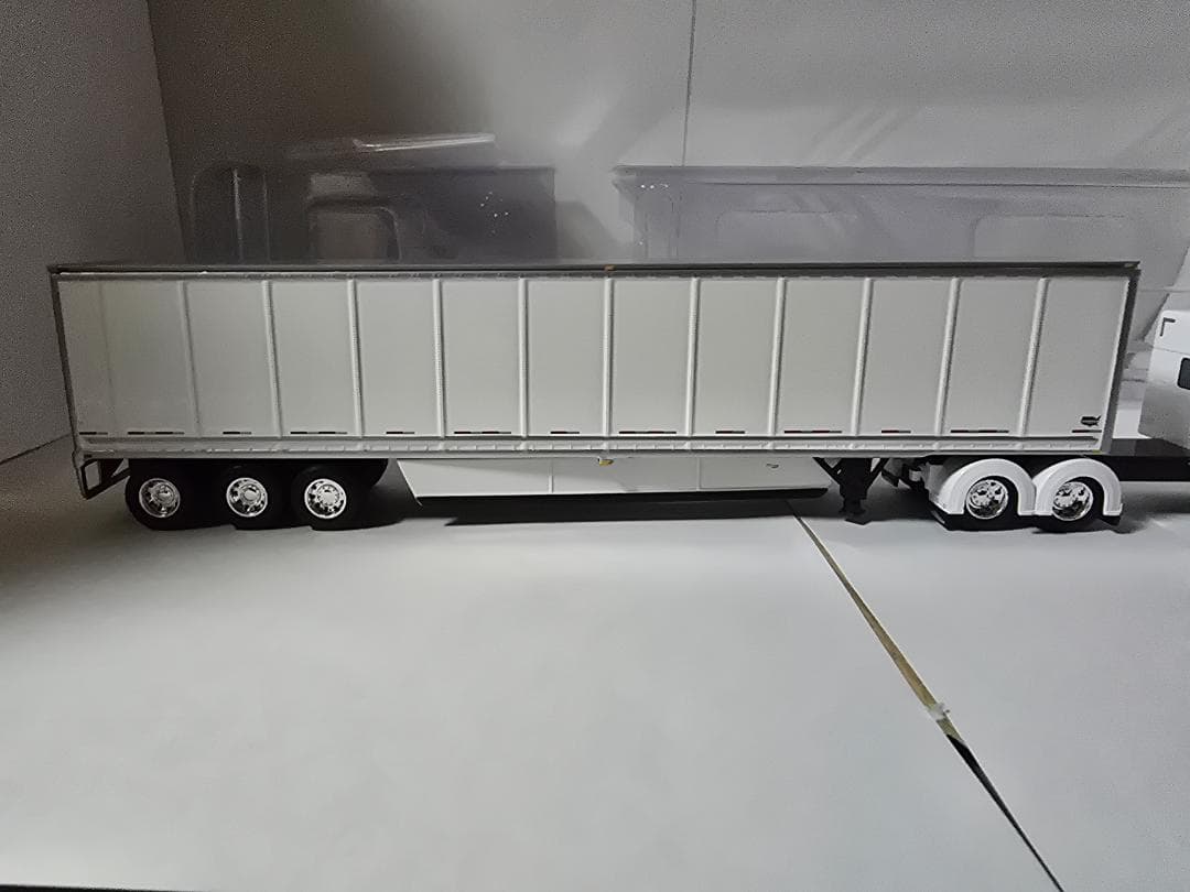 DCP ダイキャストプロモーション 1/64 PETERBILT 389 白