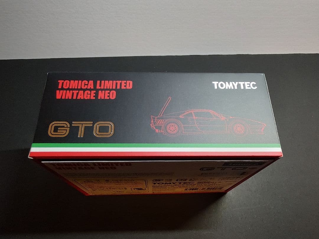 トミカリミテッドヴィンテージネオ フェラーリ 288 GTO 赤