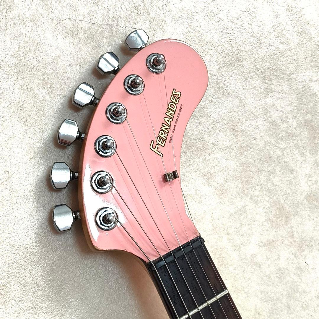 【美品】ZO-3 ピンク アンプ内蔵ミニギター 専用ケース付 ぞーさん
