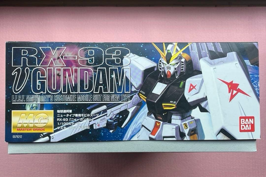 MG 1/100 RX-93 νガンダム