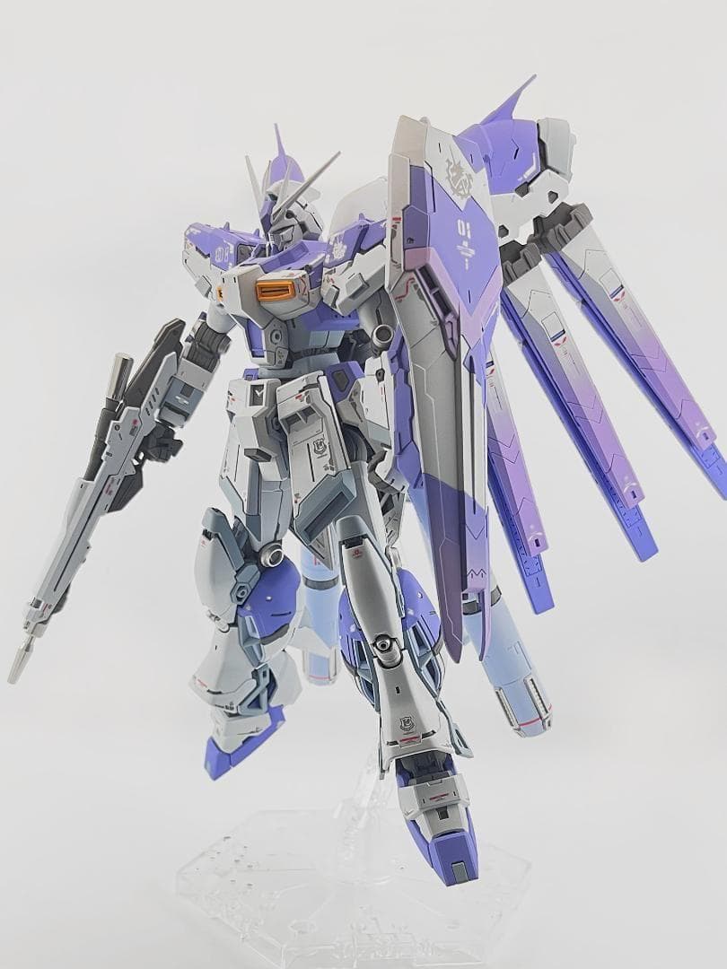 RG Hi-νガンダム　塗装済み完成品