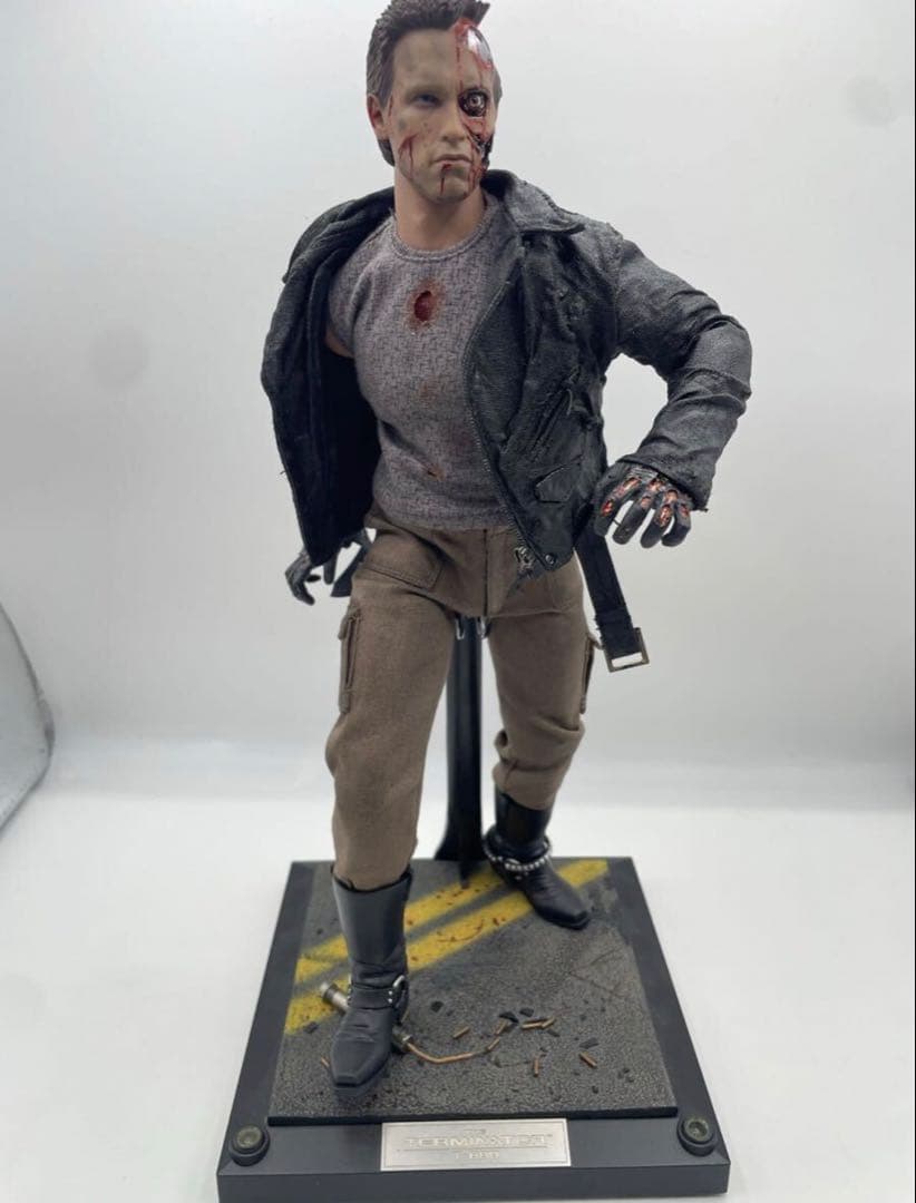 ホットトイズ ターミネーター T800 バトルダメージ版 フィギュア 1/6