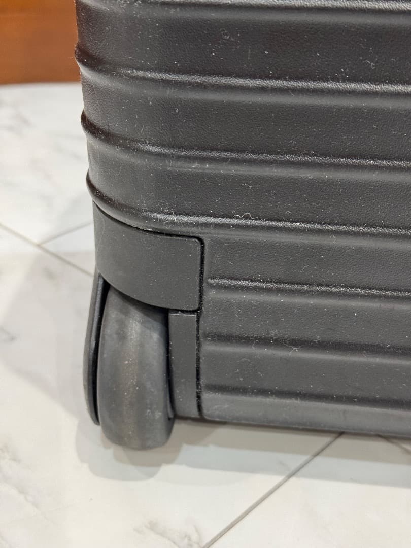 ビジネストローリー RIMOWA サルサ 黒 2輪 軽量 出張に良い機内持込可