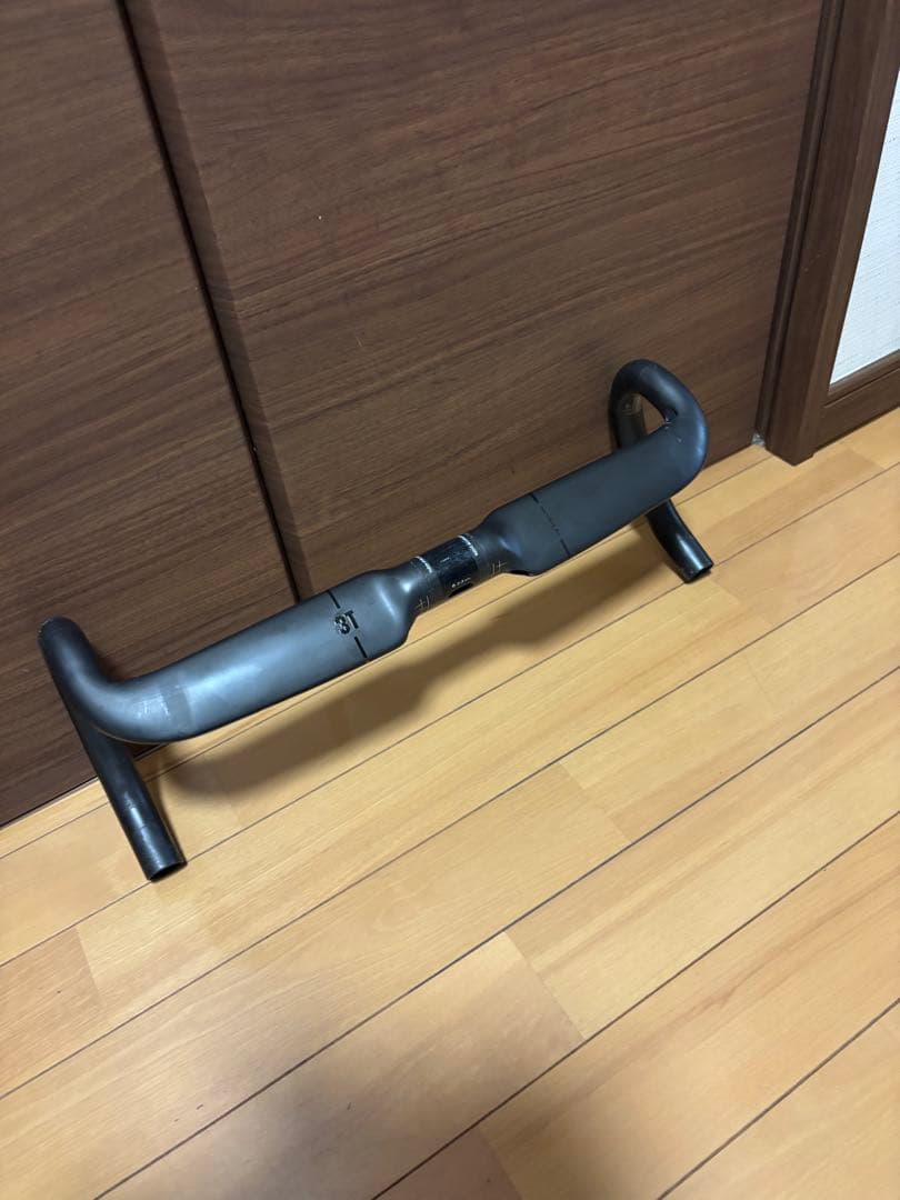 3T AEROFLUX LTDカーボンエアロドロップハンドル