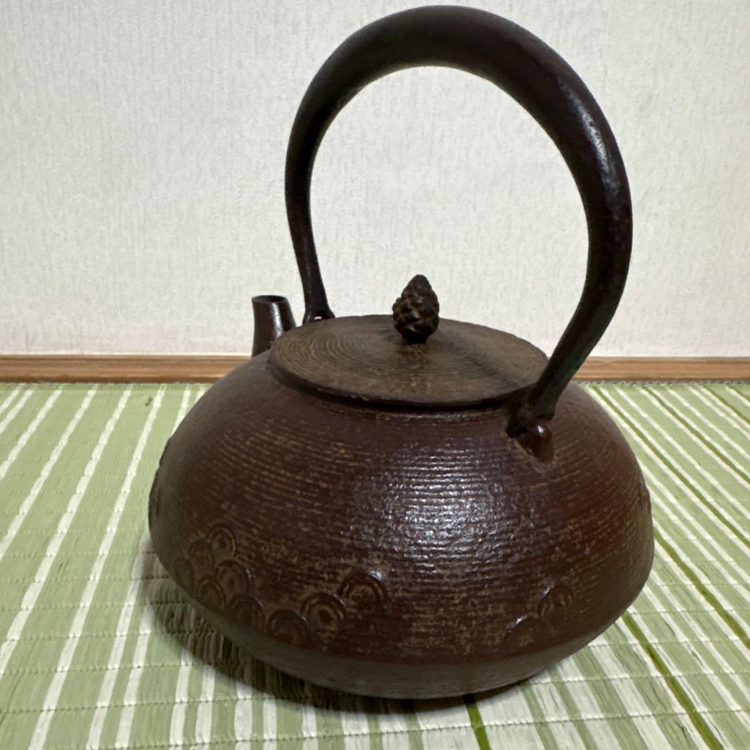 岩手県奥州　水沢幸工芸　名工 佐藤勝久造 南部鉄瓶　丸平型 糸目波文　骨董品