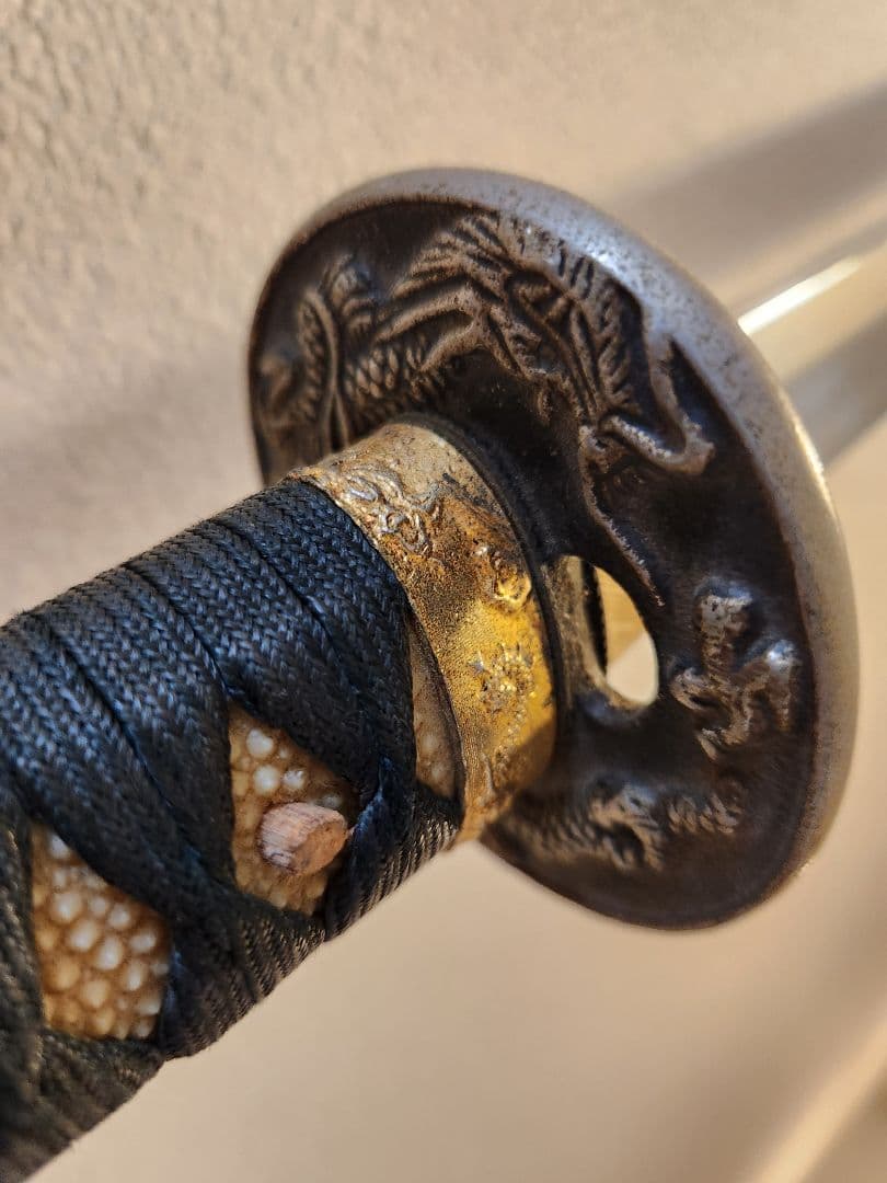 模造刀 金龍鍔　黒塗り鞘　日本刀　刀剣　太刀　刀装具 模造刀