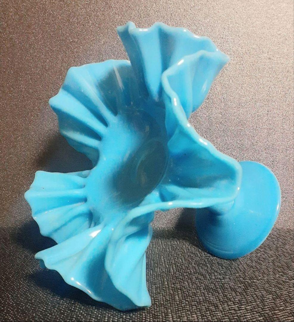 1900年代頃　ヨーロッパアンティーク　吹きガラス　青被せ　フリルコンポート