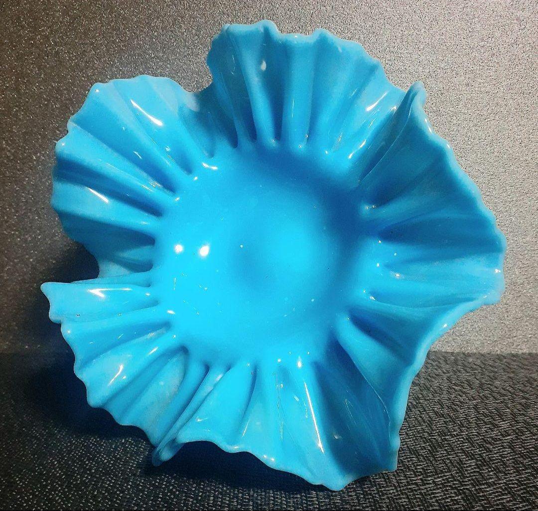 1900年代頃　ヨーロッパアンティーク　吹きガラス　青被せ　フリルコンポート