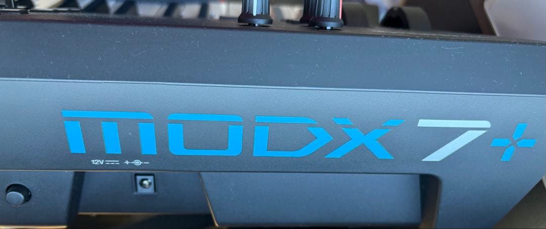 Yamaha MODX7+ シンセサイザー