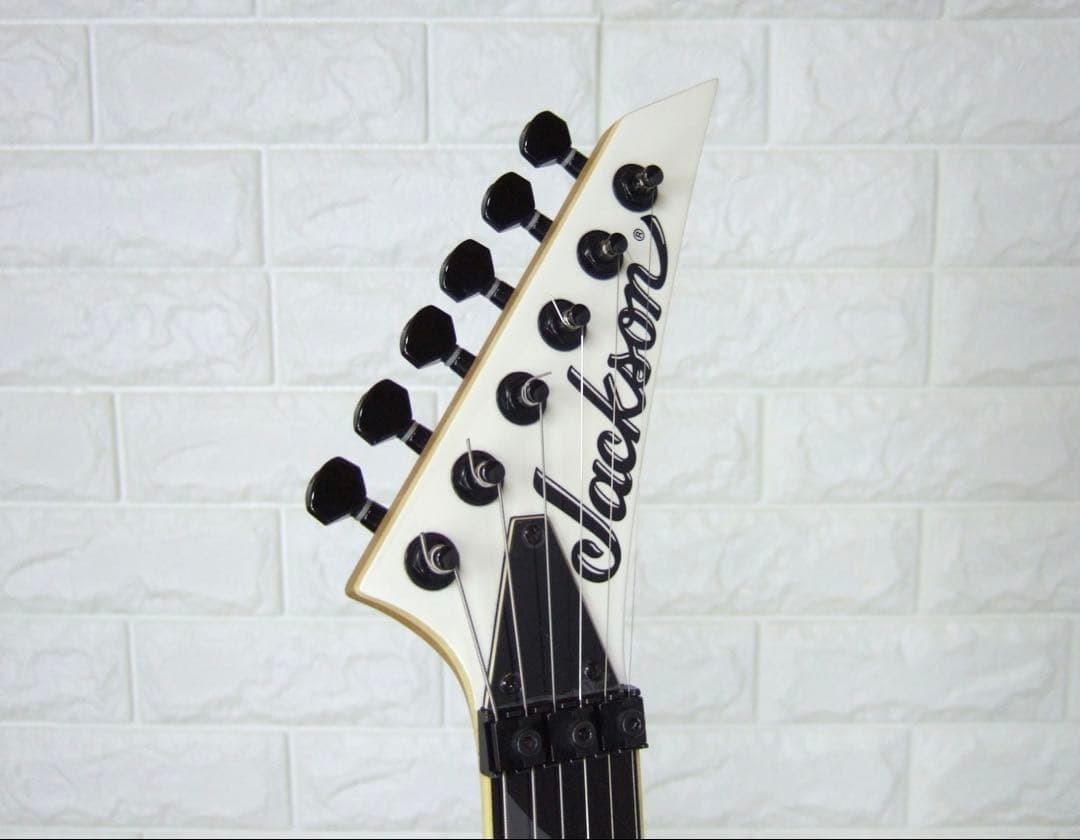 ギター JACKSON PRO KING V KVMG SW/BK BEVELS