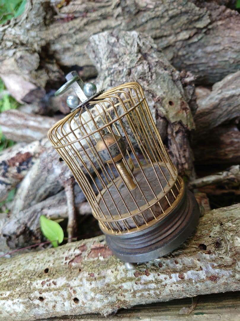 アンティーク　小さな鳥かごの時計　回転式時計　鳥かご　鳥　ゼンマイ式　動きません