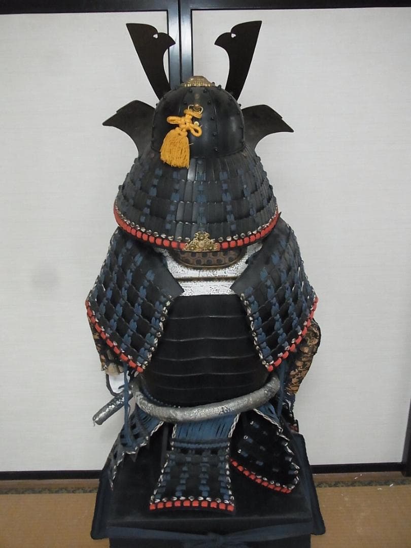 着払い・2個口発送　武具甲冑 鎧兜 鎧櫃 等身大　丸に木瓜　現代鎧