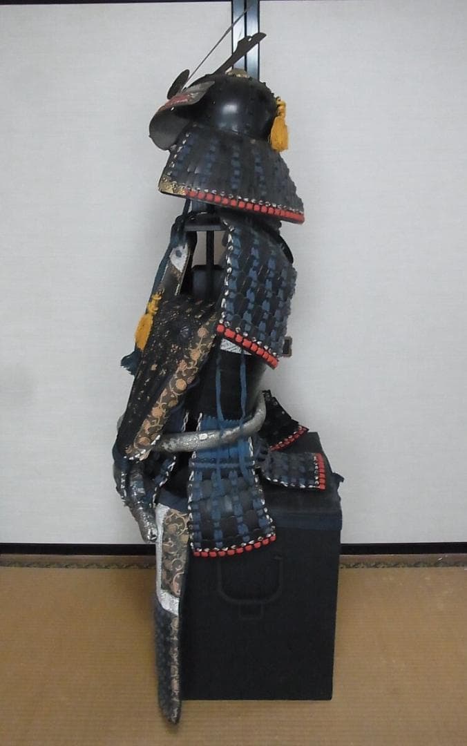 着払い・2個口発送　武具甲冑 鎧兜 鎧櫃 等身大　丸に木瓜　現代鎧