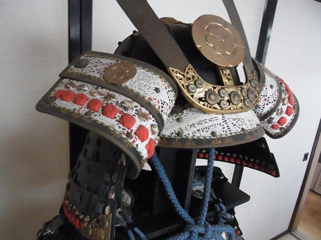 着払い・2個口発送　武具甲冑 鎧兜 鎧櫃 等身大　丸に木瓜　現代鎧