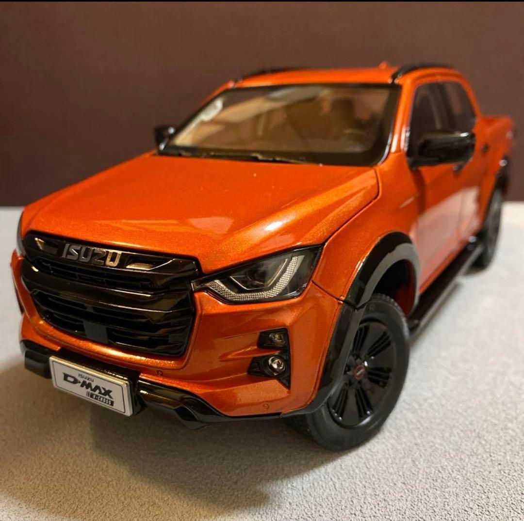 ISUZU D-MAX オレンジ 1/18ミニカー 4WD