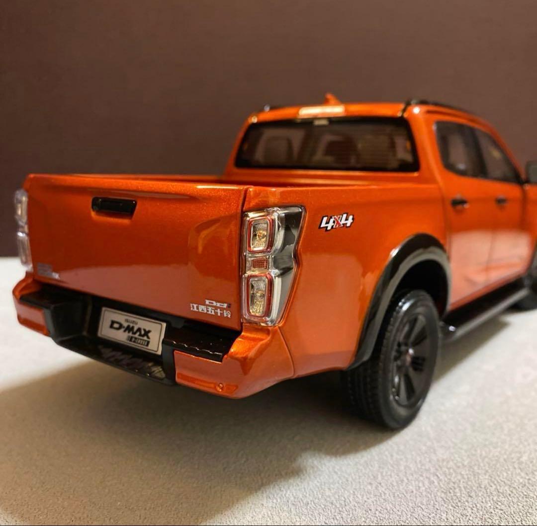 ISUZU D-MAX オレンジ 1/18ミニカー 4WD
