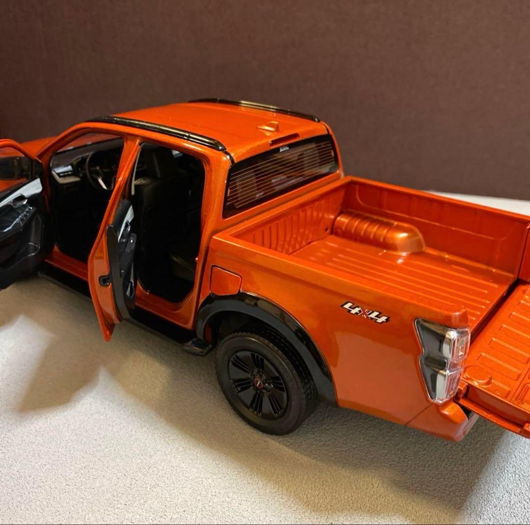 ISUZU D-MAX オレンジ 1/18ミニカー 4WD