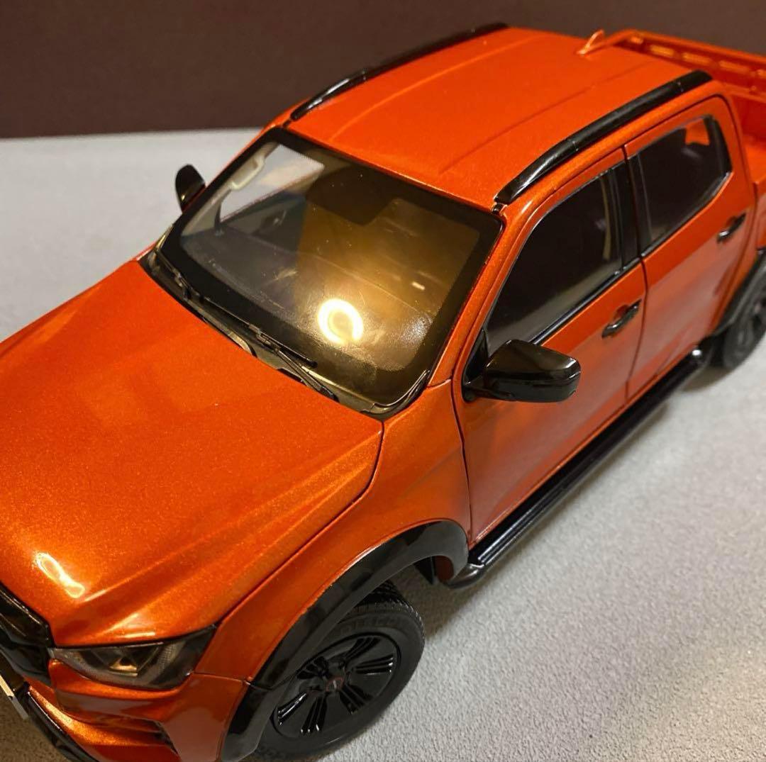 ISUZU D-MAX オレンジ 1/18ミニカー 4WD