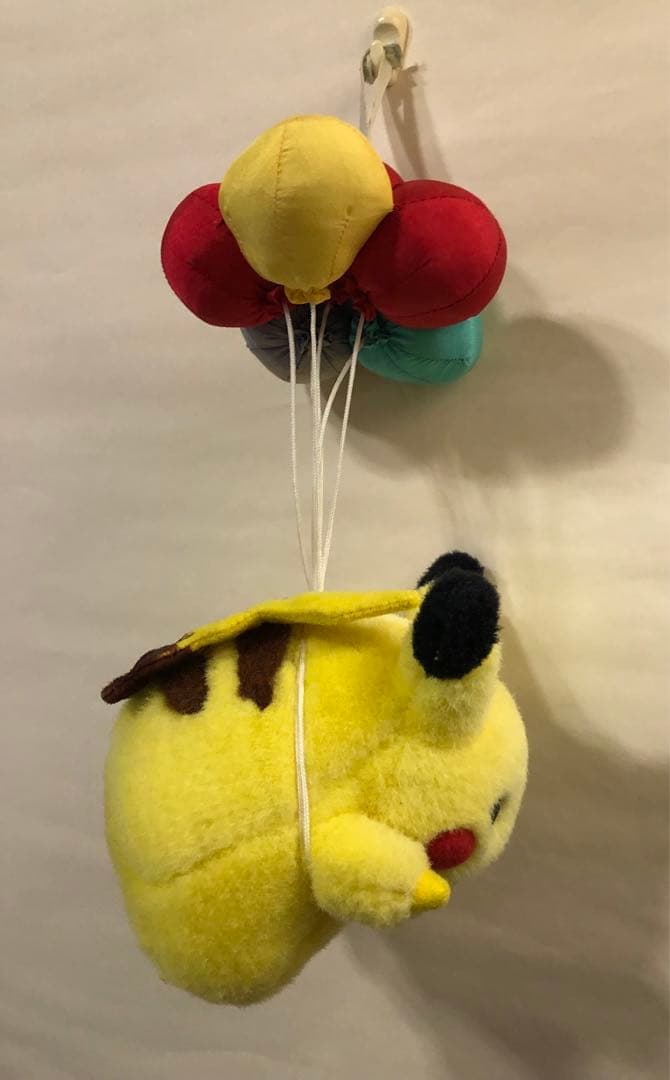 そらとぶピカチュウ　初期のぬいぐるみ TOMY