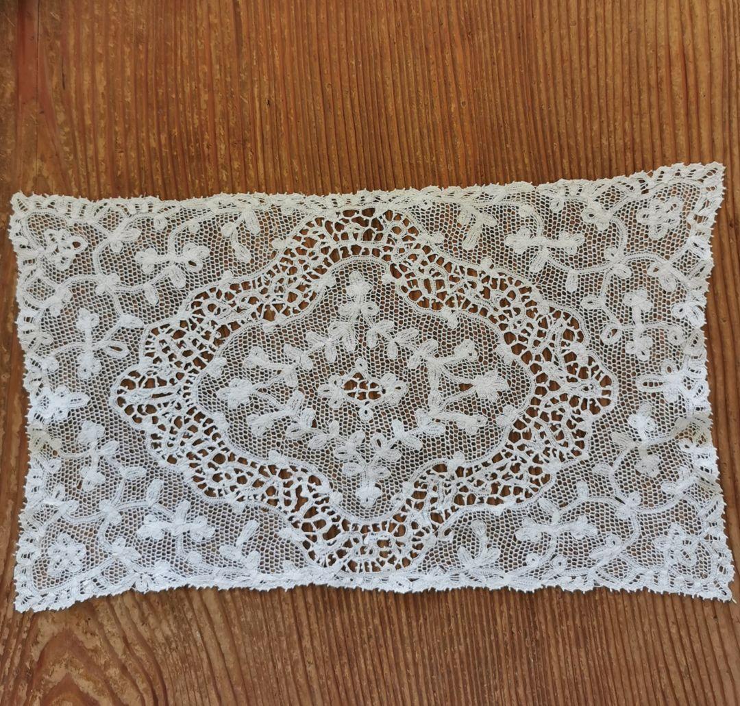 アンティークイタリア 美しい草花紋ミラネーゼ テープ＆ボビンレース 刺繍ランナー