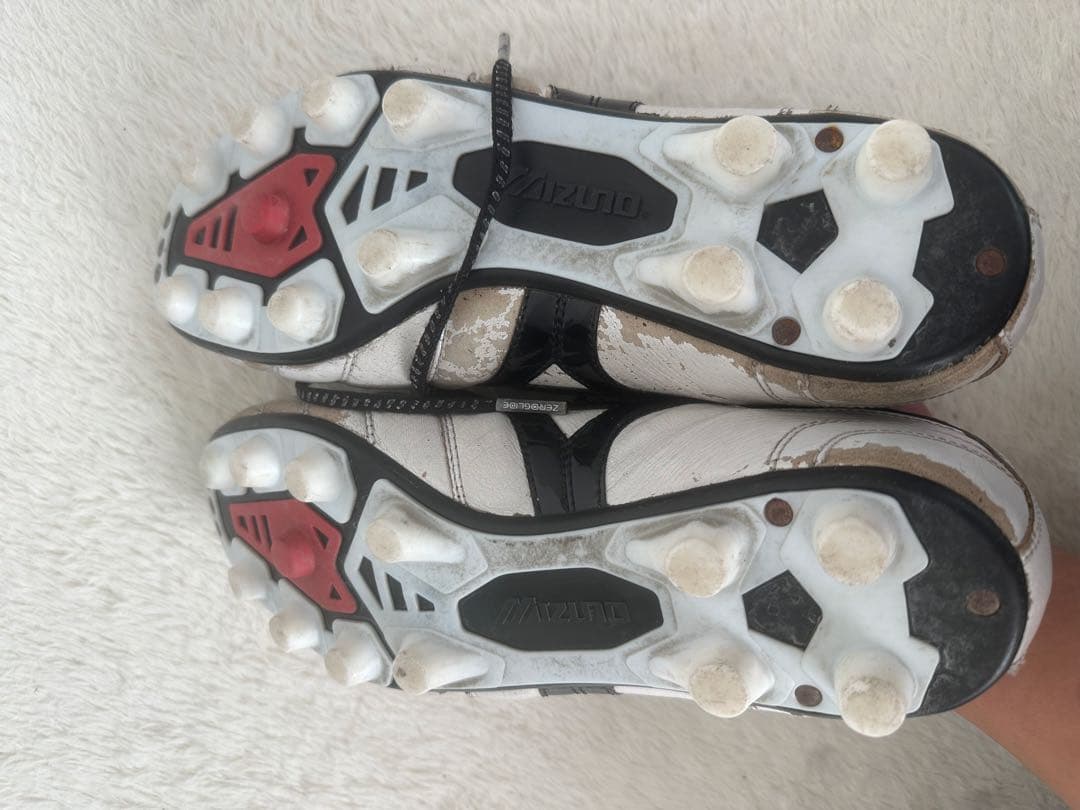 Mizuno Morelia スパイク ホワイト/ブラック/レッド24.5センチ