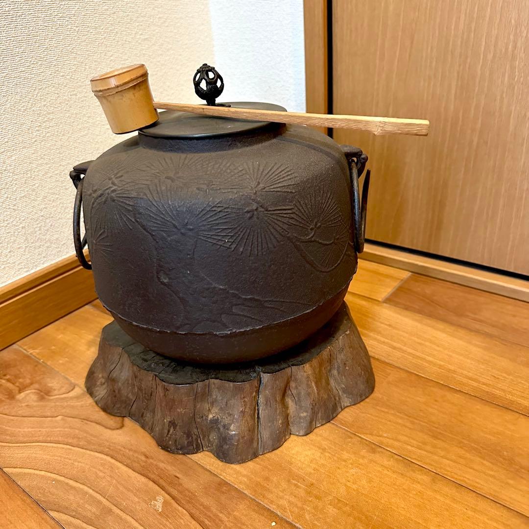 ♦︎未使用品♦︎茶道具　老松地紋　茶窯　窯鐶　釜　鉄製　古道具