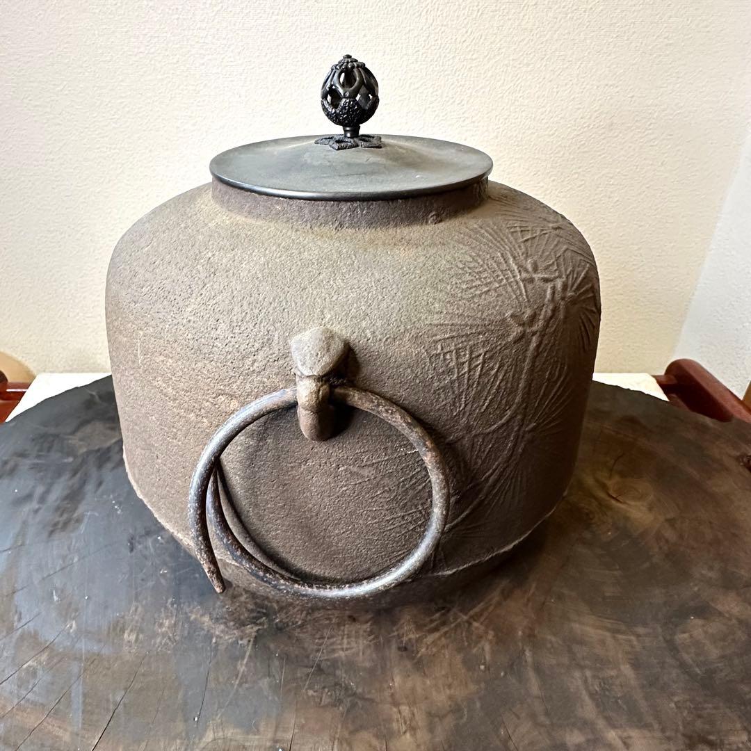 ♦︎未使用品♦︎茶道具　老松地紋　茶窯　窯鐶　釜　鉄製　古道具