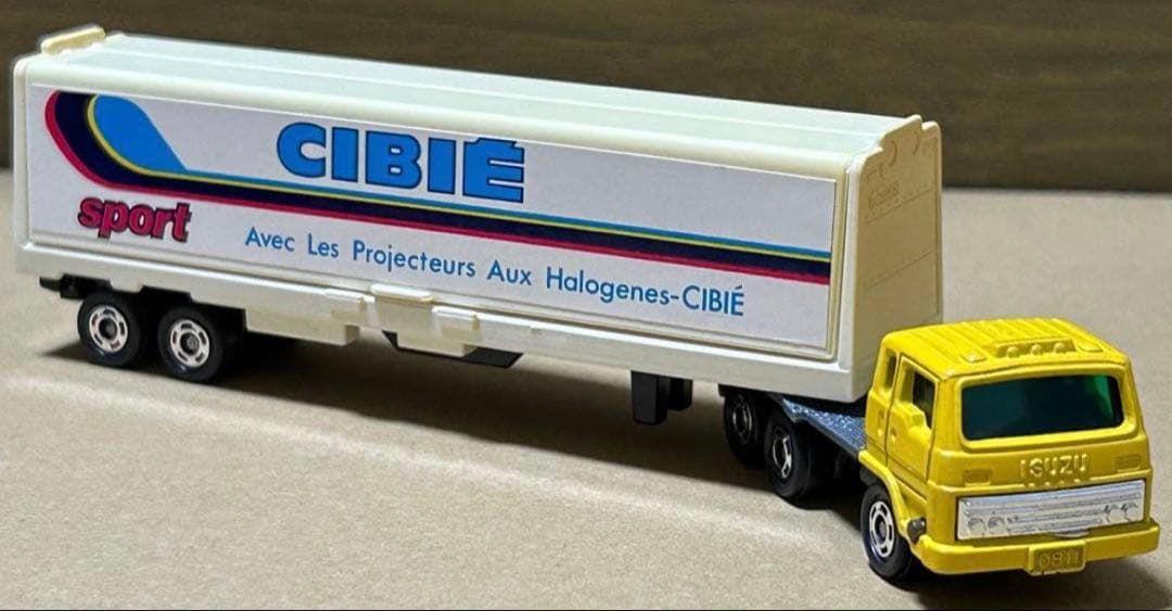ロングトミカ L16 いすゞ V12 ウイングルーフトレーラー CIBIE