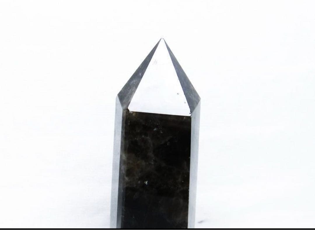 超希少　純天然黒水晶　モリオン鉱石六角柱　台座付き