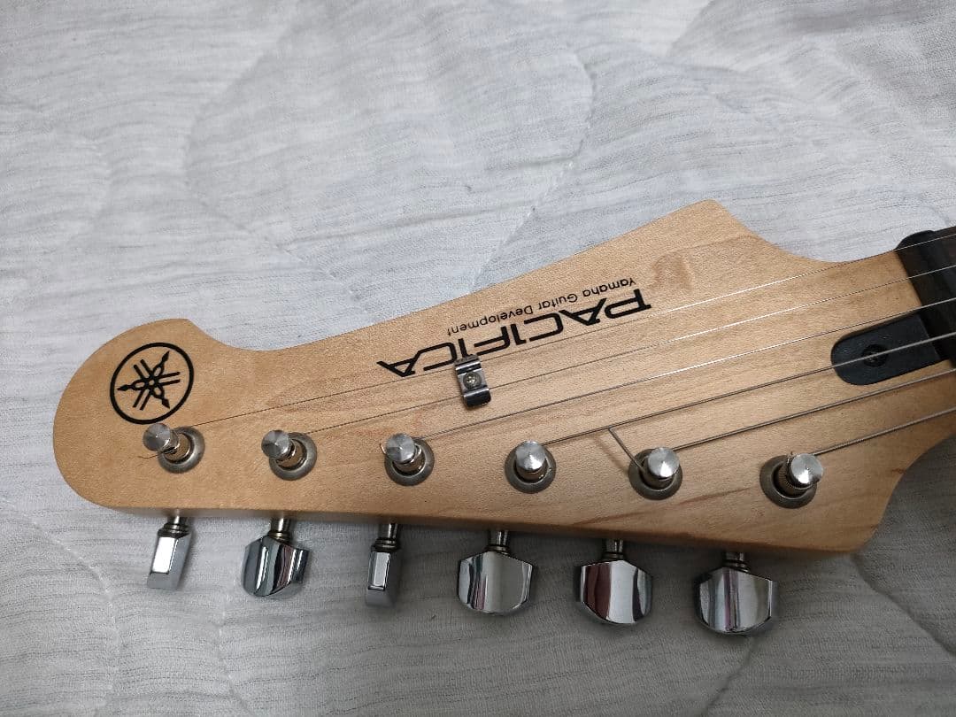 Yamaha PACIFICA 012 エレキギター