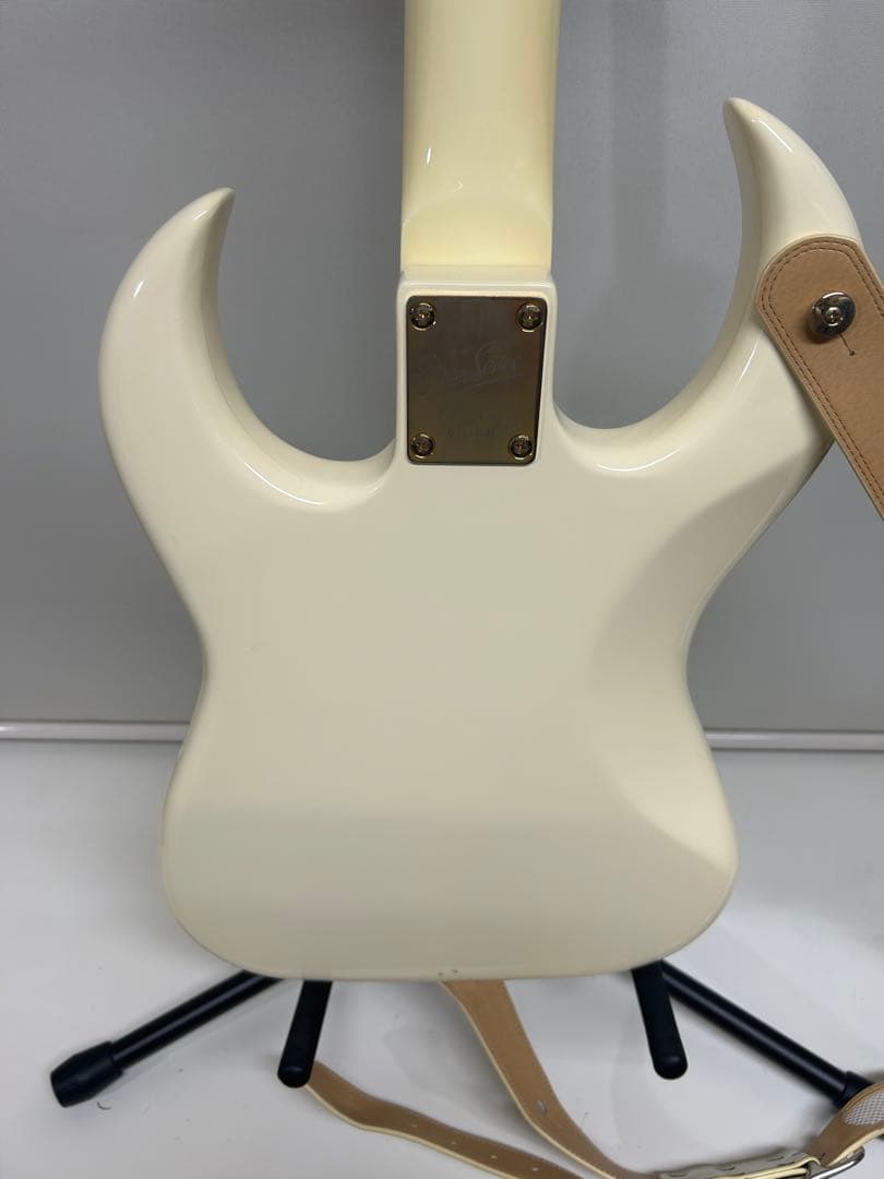 Burns London Bison Bass White エレキベース 廃盤