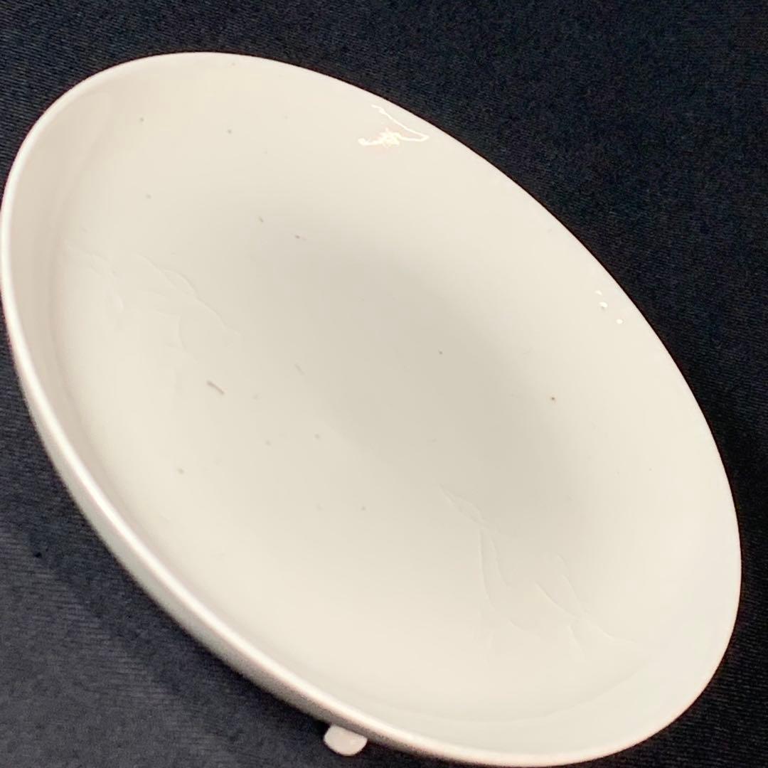 K633☆古伊万里名品 柿右衛門 白磁 陽刻鹿文 三つ足 4.5㎜ 中皿 前期