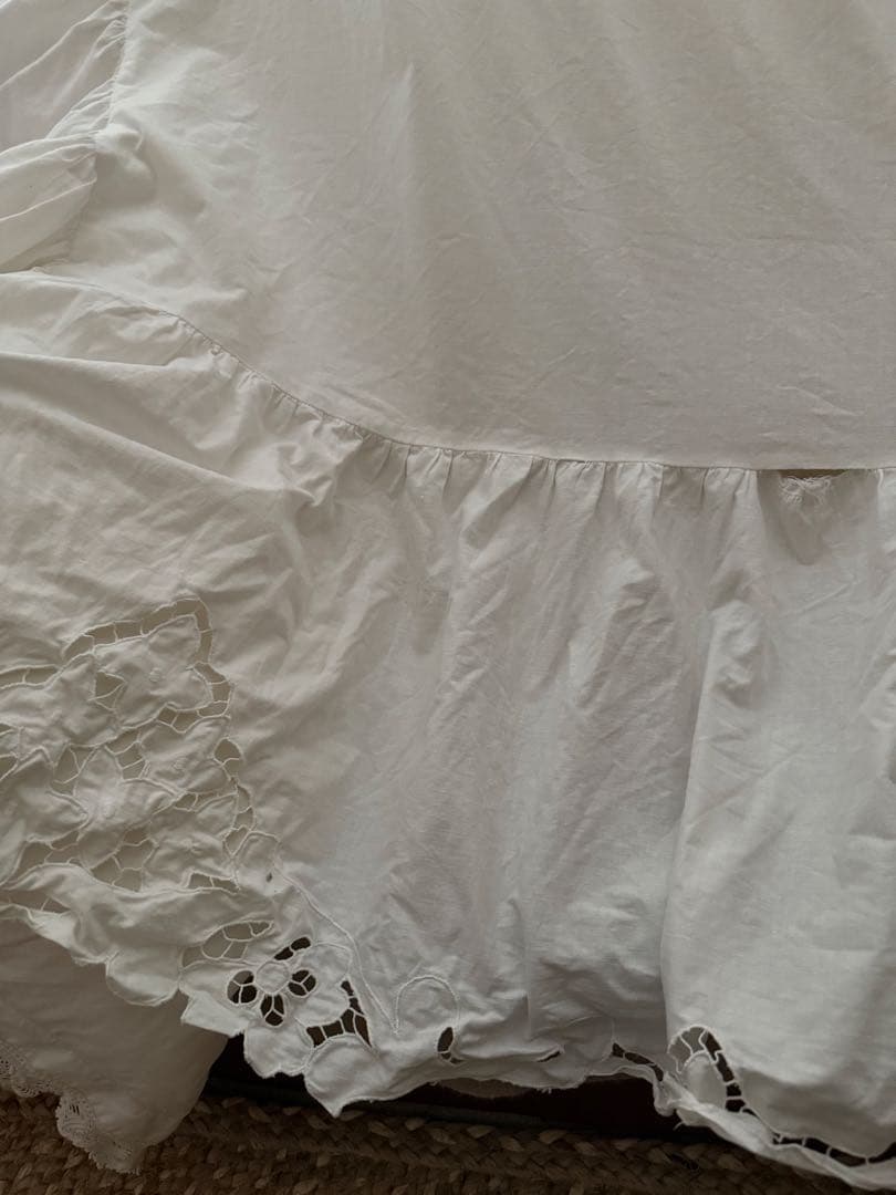 SALE❣️フランスアンティークஐ⋆*フリフリ花柄刺繍のベッドカバー