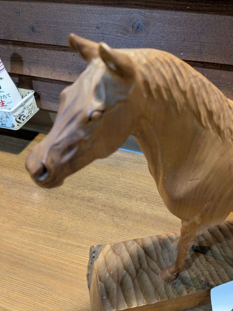 木製馬の彫刻 　古民家から見つけました　滑らかな質感が素敵です