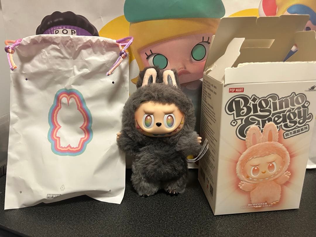 ラブブ　エナジー　ポップマート　シークレット 正規品　譲ります