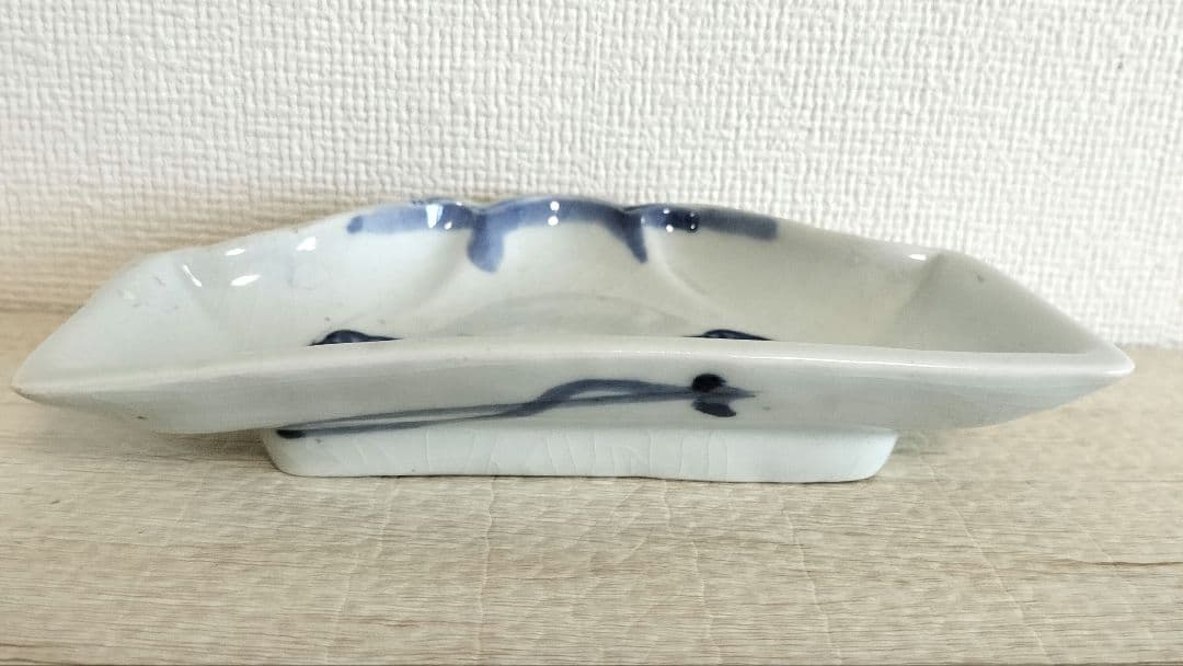 お値下げしました、古伊万里　染付　富士山型　コンニャク印判　三保松原図　小皿