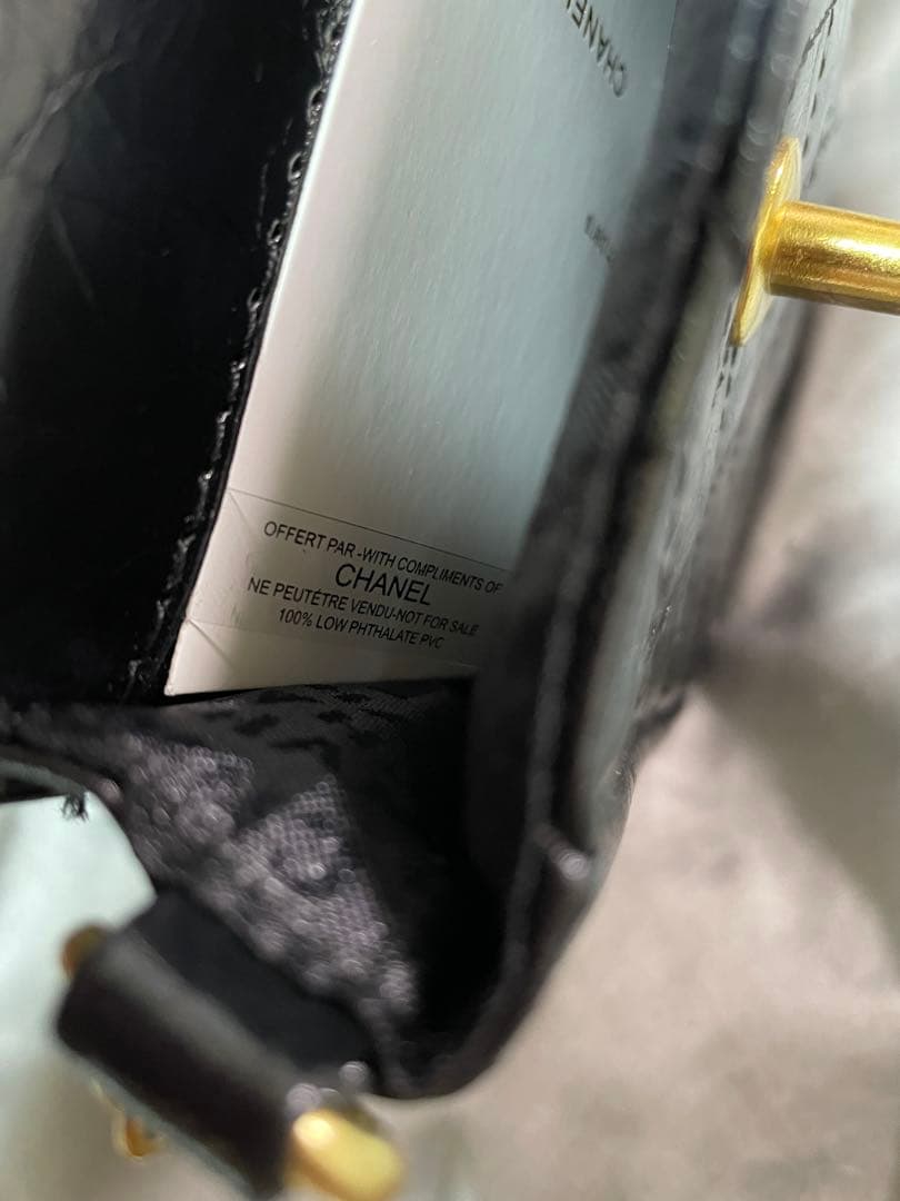 【新品】CHANEL スマホショルダ バックとミニポーチ ❣️
