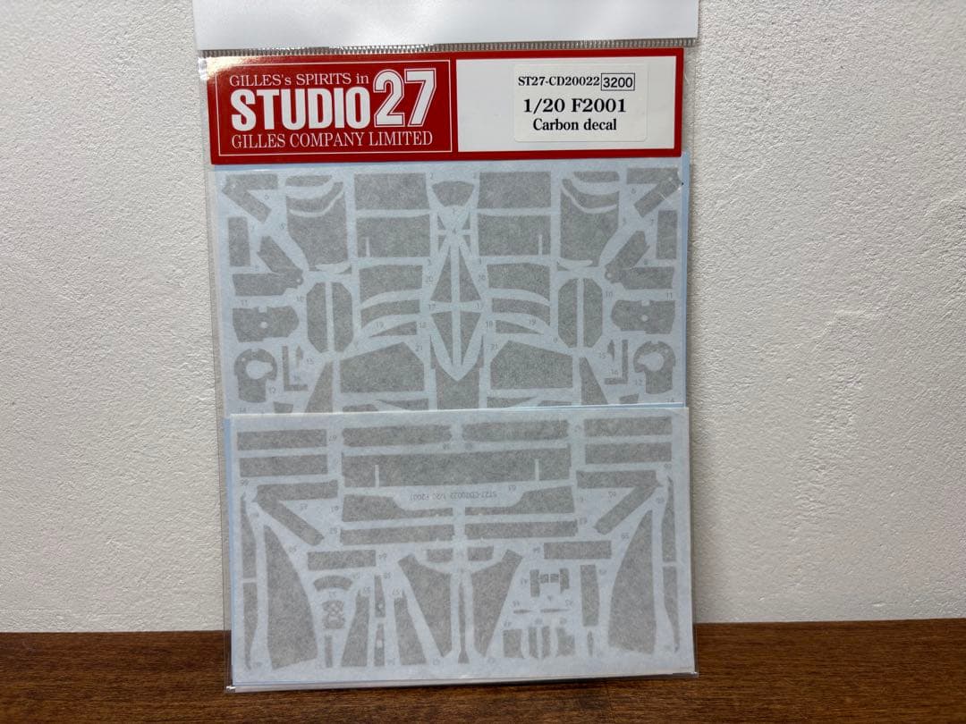 タミヤ 1/20 フェラーリ F2001 マルボロデカール、カーボンデカール付き