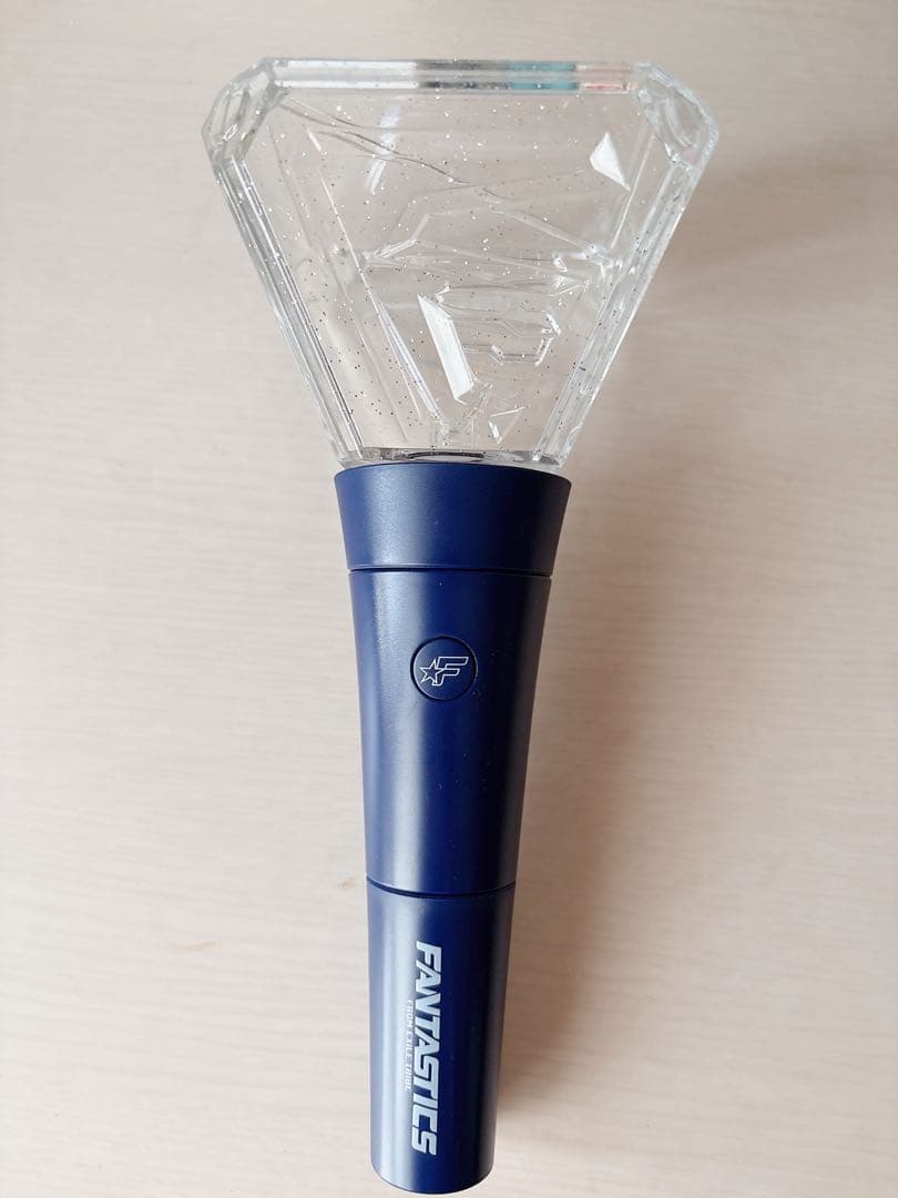 FANTASTICS ダイヤモンド型ペンライト、アクリルキーホルダー