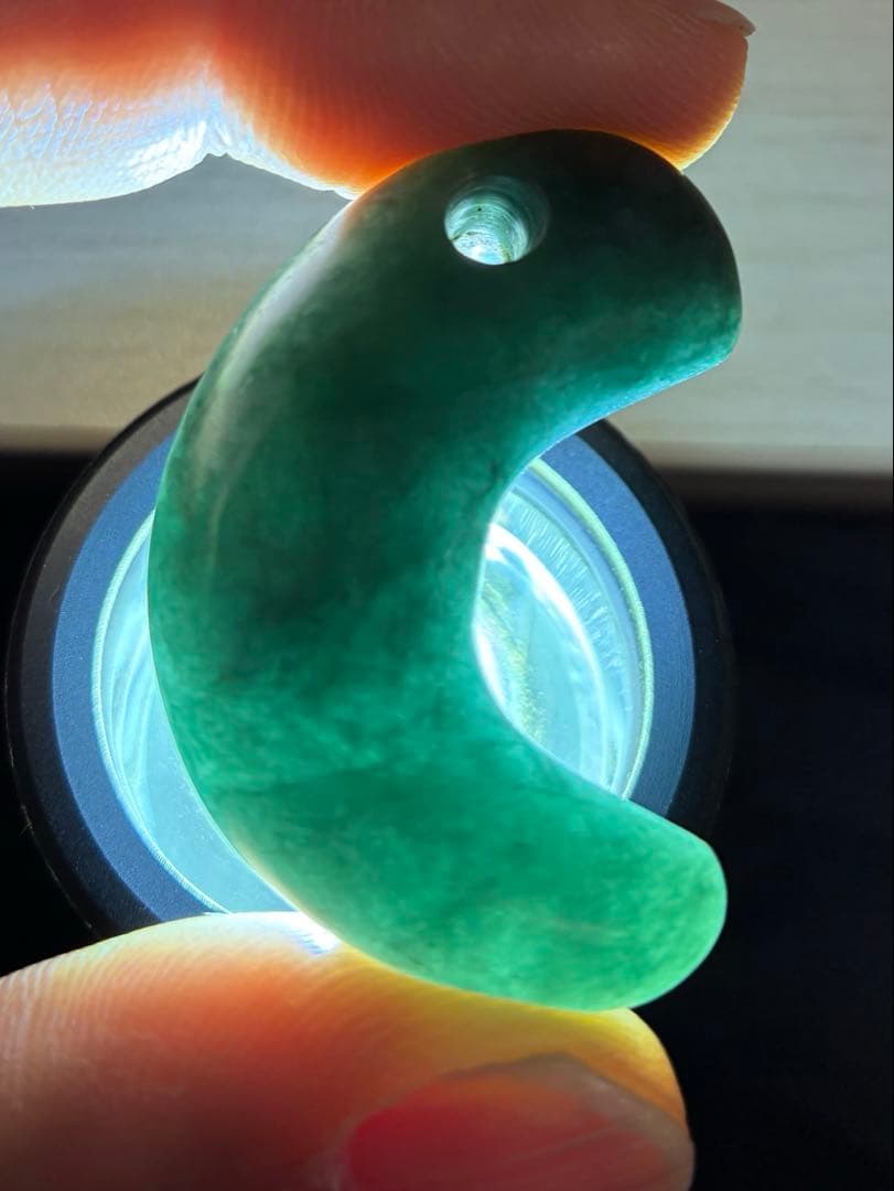 勾玉　翡翠　ヒスイ　縄文弥生期　出土品　宝石