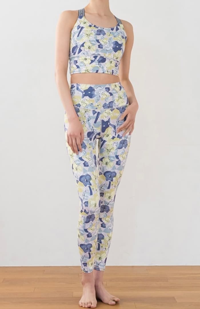 【美品】SUKALA 　ペイント風花柄　セットアップ　Mサイズ（SB）